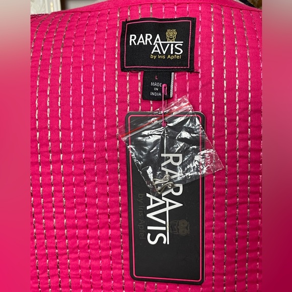 I make you feel my proton, neutron, and electron yo, I be the number one icon - Picture 7 of 10